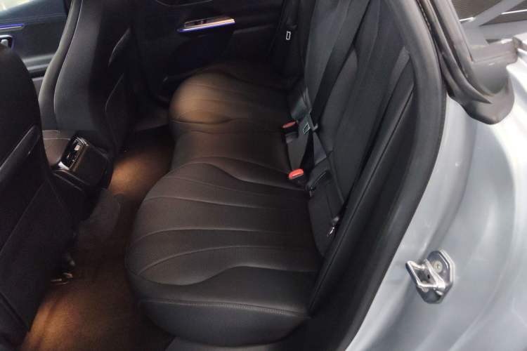 Used Mercedes-Benz EQE 2022 350 Pioneer Edition Interior 4