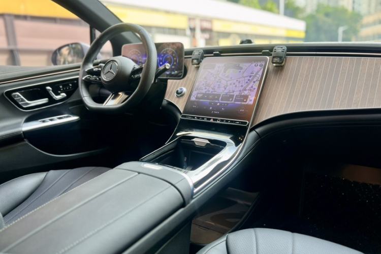 Used Mercedes-Benz EQE 2022 350 Luxury Edition Interior 5