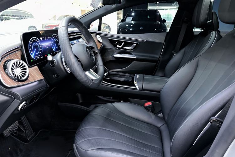 Used Mercedes-Benz EQE 2022 350 Luxury Edition Interior 6