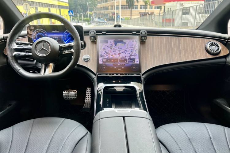 Used Mercedes-Benz EQE 2022 350 Luxury Edition Interior 6