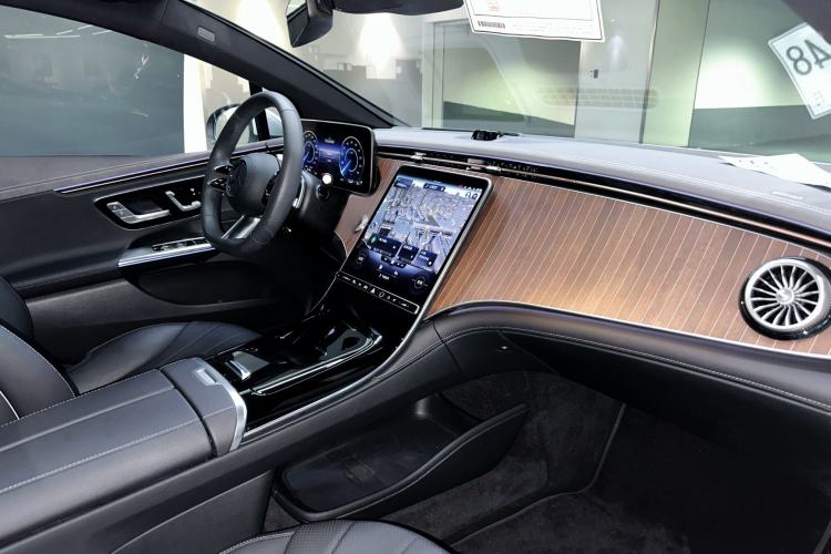 Used Mercedes-Benz EQE 2022 350 Luxury Edition Interior 8