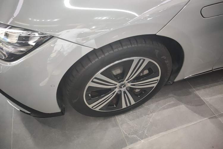 Used Mercedes-Benz EQE 2022 350 Luxury Edition Left Front Wheel Hub