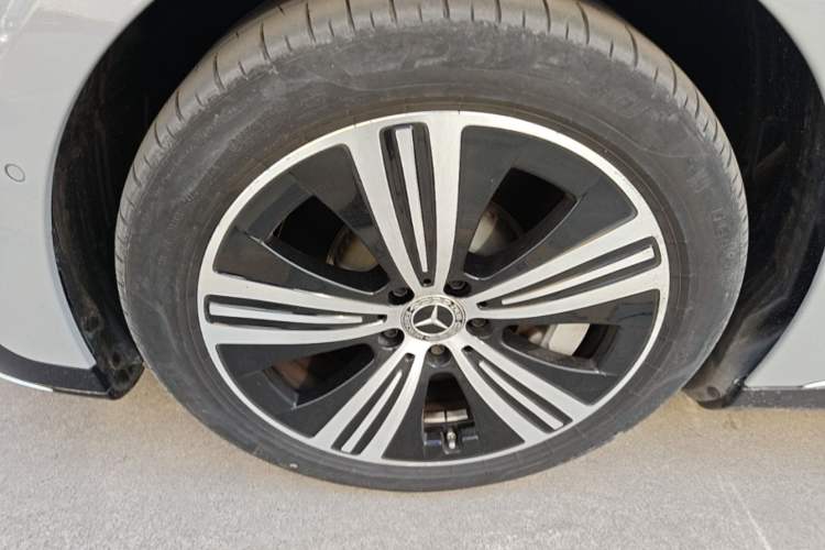 Used Mercedes-Benz EQE 2022 350 Luxury Edition Left Front Wheel Hub