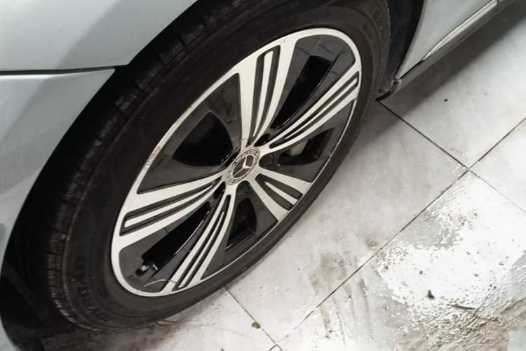 Used Mercedes-Benz EQE 2022 350 Luxury Edition Left Front Wheel Hub