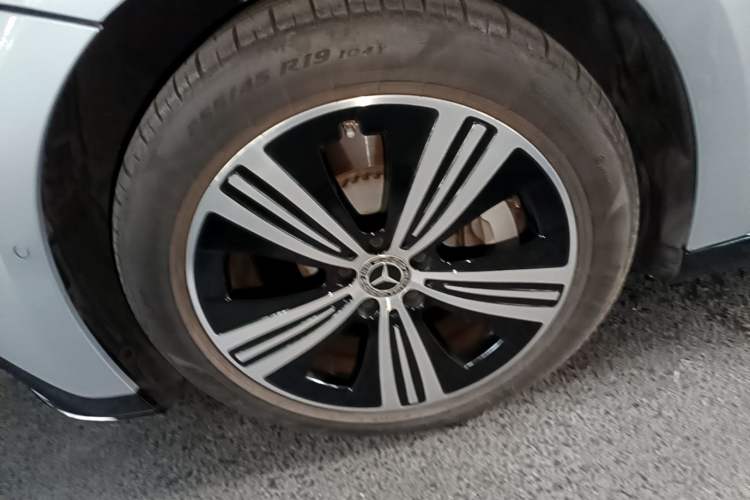 Used Mercedes-Benz EQE 2022 350 Luxury Edition Left Front Wheel Hub