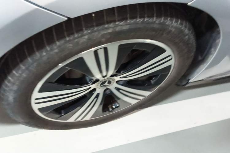 Used Mercedes-Benz EQE 2022 350 Luxury Edition Left Front Wheel Hub