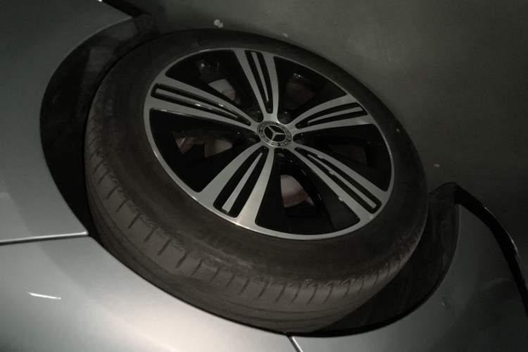 Used Mercedes-Benz EQE 2022 350 Luxury Edition Left Front Wheel Hub