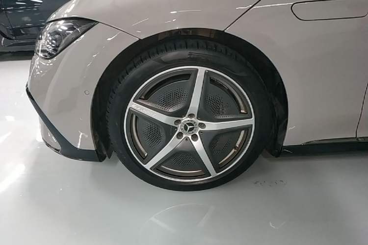 Used Mercedes-Benz EQE 2022 350 First Edition Special Version Left Front Wheel Hub