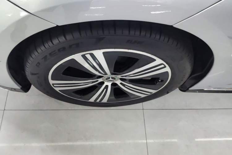 Used Mercedes-Benz EQE 2022 350 Luxury Edition Left Front Wheel Hub