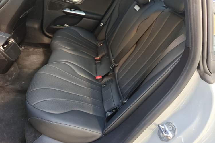 Used Mercedes-Benz EQE 2022 350 Luxury Edition Left Rear Seat