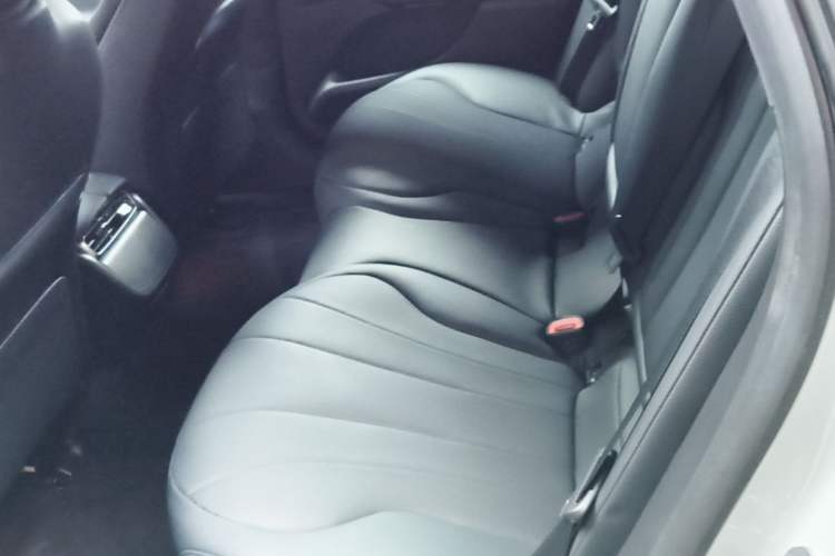 Used Mercedes-Benz EQE 2022 350 Luxury Edition Left Rear Seat