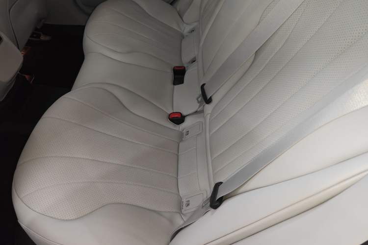 Used Mercedes-Benz EQE 2022 350 Luxury Edition Left Rear Seat