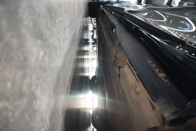 Used Mercedes-Benz EQE 2022 350 Luxury Edition Left Side Sill