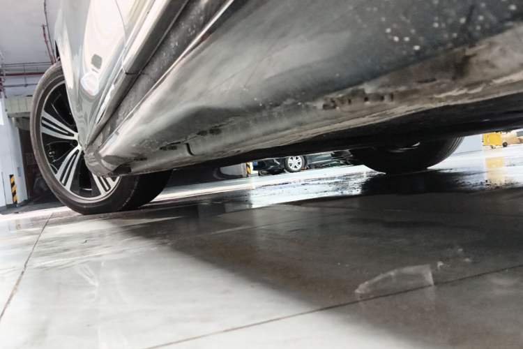 Used Mercedes-Benz EQE 2022 350 Luxury Edition Left Side Sill