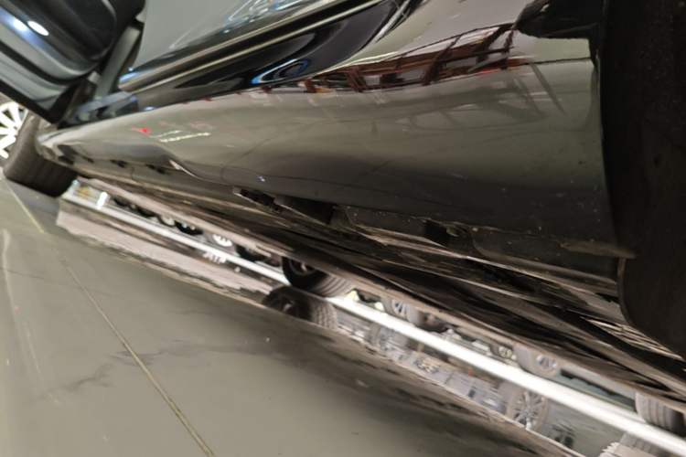 Used Mercedes-Benz EQE 2022 350 Luxury Edition Left Side Sill