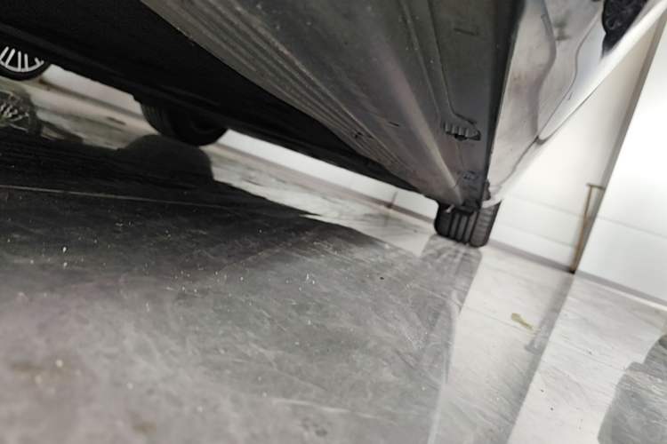 Used Mercedes-Benz EQE 2022 350 Pioneer Edition Left Side Sill