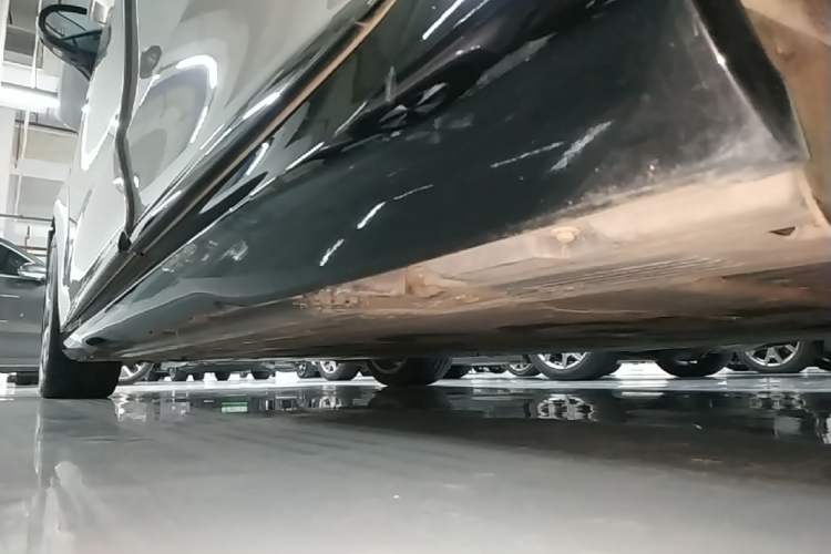 Used Mercedes-Benz EQE 2022 350 First Edition Special Version Left Side Sill