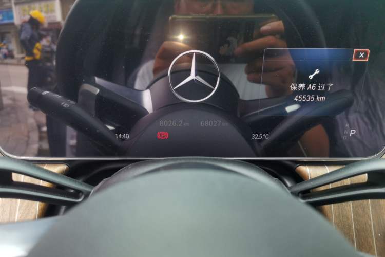 Used Mercedes-Benz EQE 2022 350 Luxury Edition Odometer Close Up