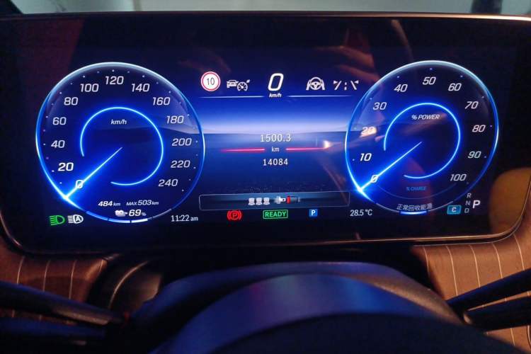 Used Mercedes-Benz EQE 2022 350 Luxury Edition Odometer Close Up