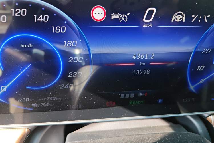 Used Mercedes-Benz EQE 2022 350 Luxury Edition Odometer Close Up