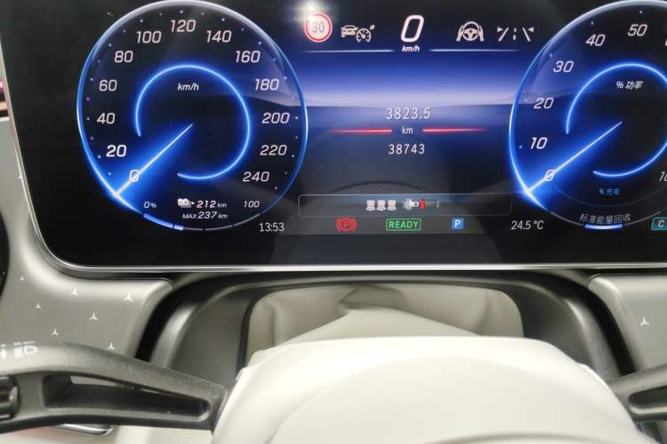 Used Mercedes-Benz EQE 2022 350 First Edition Special Version Odometer Close Up