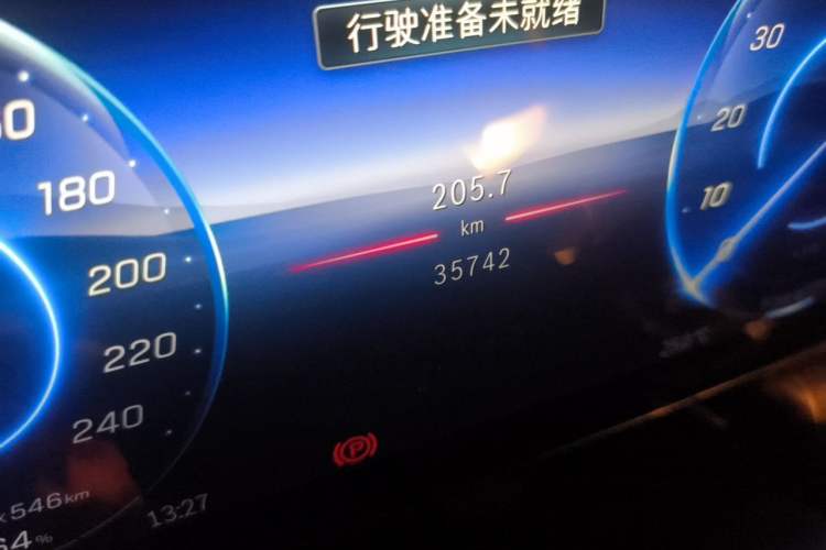 Used Mercedes-Benz EQE 2022 350 Luxury Edition Odometer Close Up
