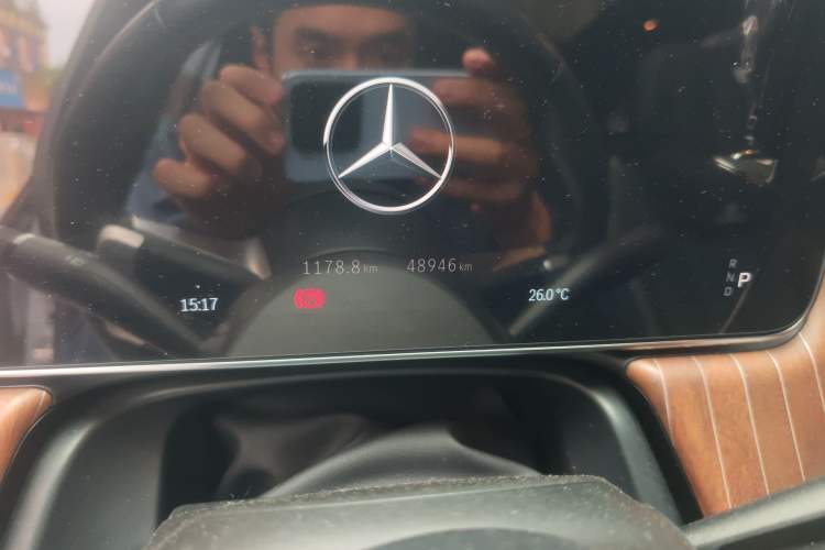 Used Mercedes-Benz EQE 2022 350 Luxury Edition Odometer Close Up