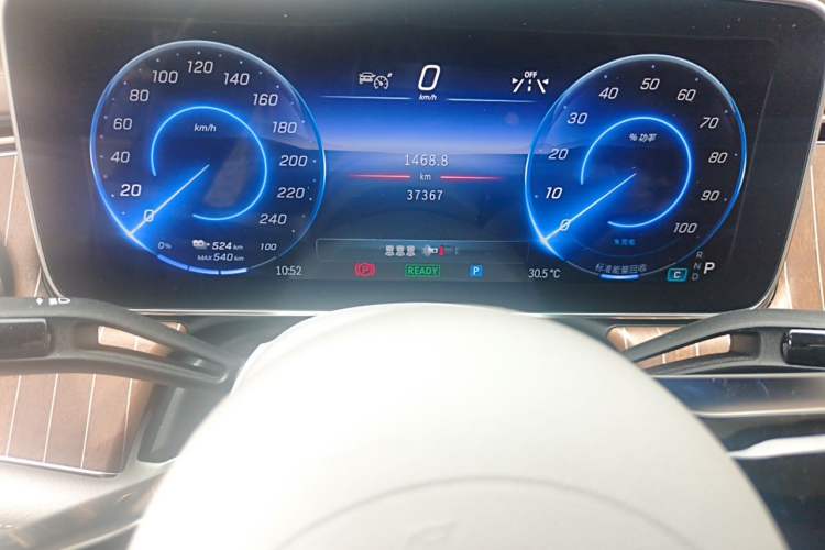 Used Mercedes-Benz EQE 2022 350 Pioneer Edition Odometer Close Up