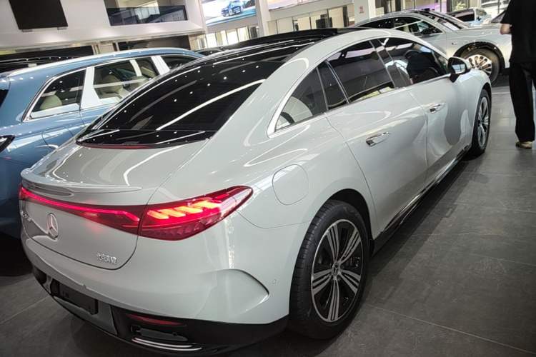 Used Mercedes-Benz EQE 2022 350 Luxury Edition Rear Right 45 Deg