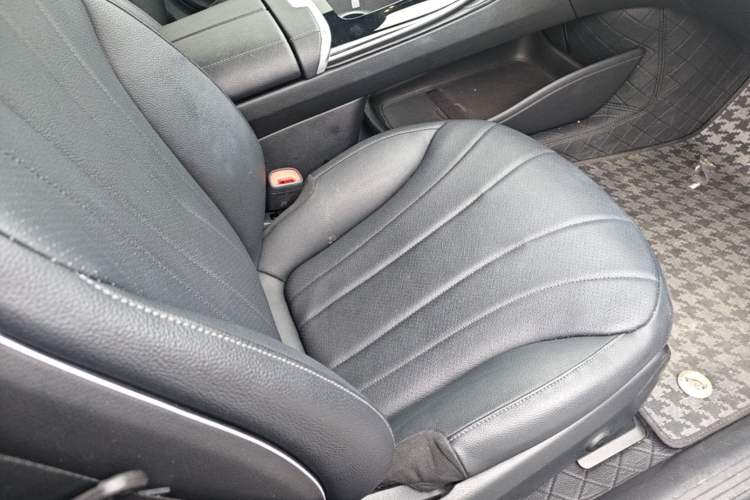Used Mercedes-Benz EQE 2022 350 First Edition Special Version Right Front Seat