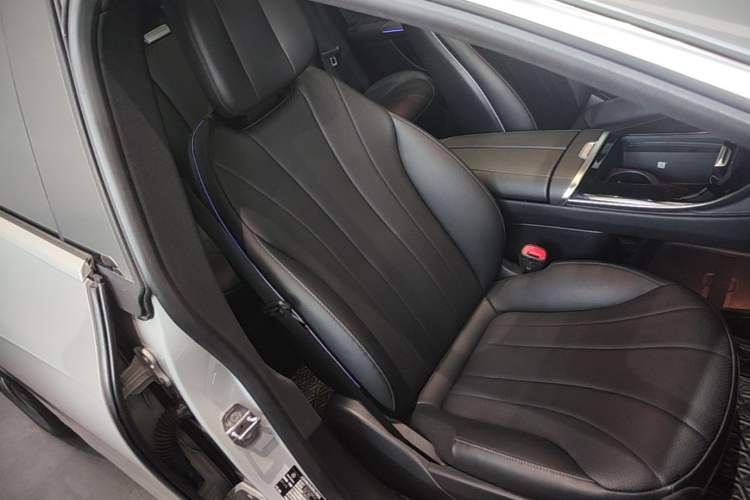 Used Mercedes-Benz EQE 2022 350 Luxury Edition Right Front Seat