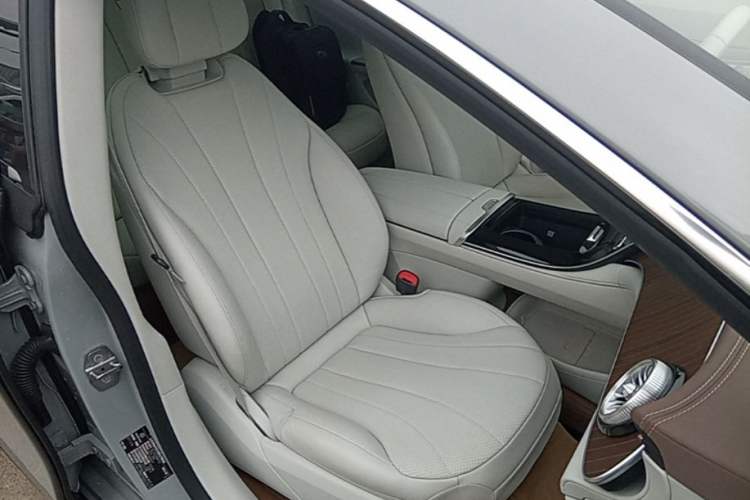 Used Mercedes-Benz EQE 2022 350 Luxury Edition Right Front Seat