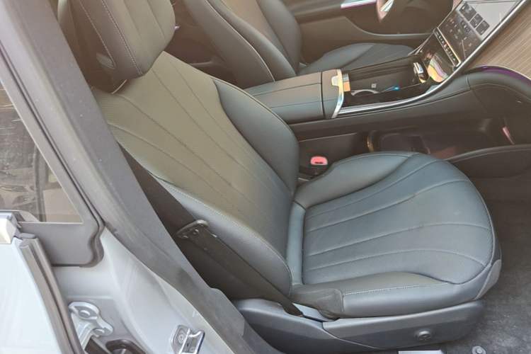 Used Mercedes-Benz EQE 2022 350 Luxury Edition Right Front Seat