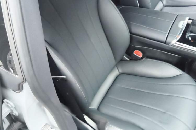 Used Mercedes-Benz EQE 2022 350 Luxury Edition Right Front Seat