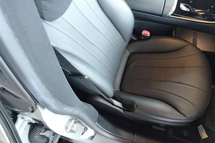 Used Mercedes-Benz EQE 2022 350 Pioneer Edition Right Front Seat