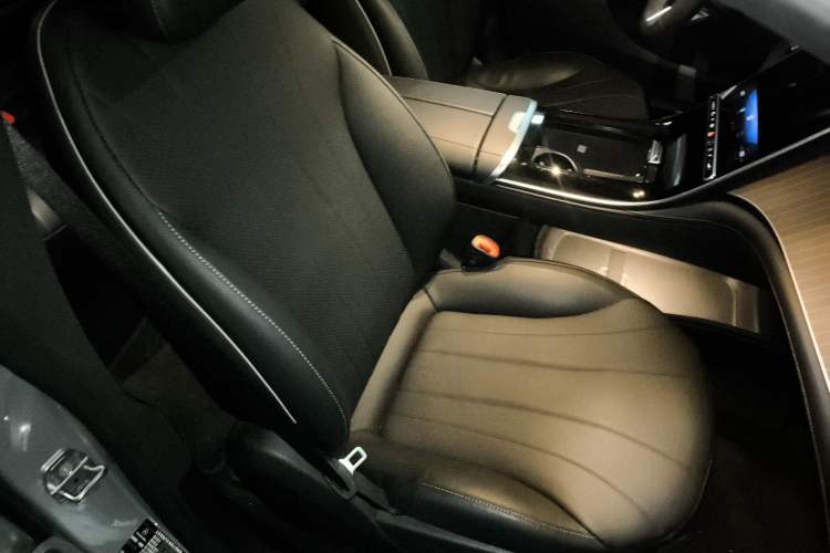 Used Mercedes-Benz EQE 2022 350 Luxury Edition Right Front Seat