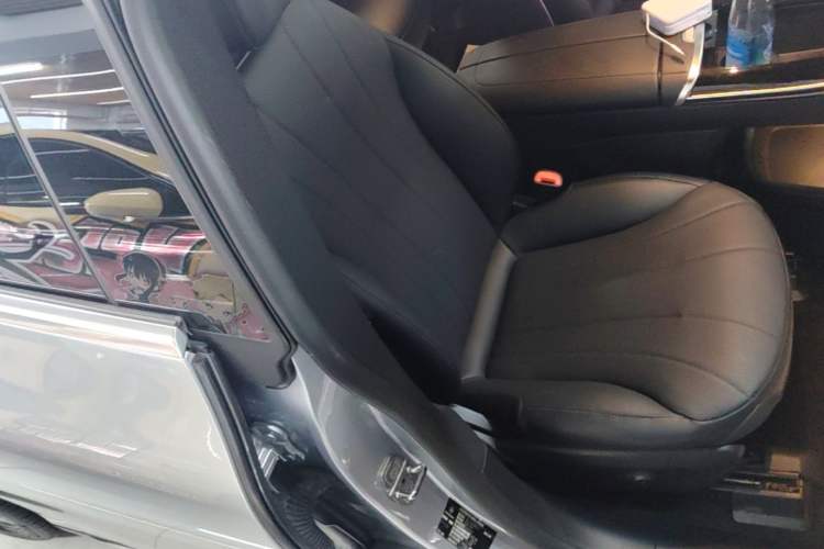 Used Mercedes-Benz EQE 2022 350 Luxury Edition Right Front Seat