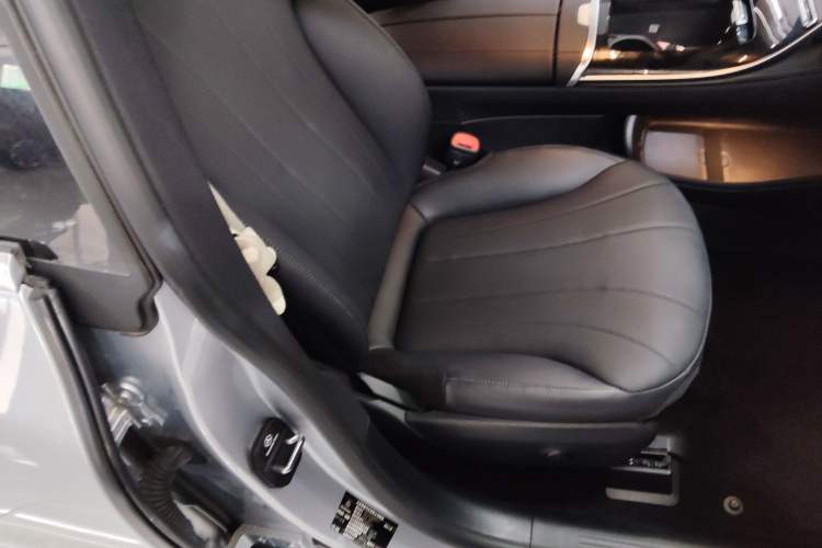 Used Mercedes-Benz EQE 2022 350 Pioneer Edition Right Front Seat