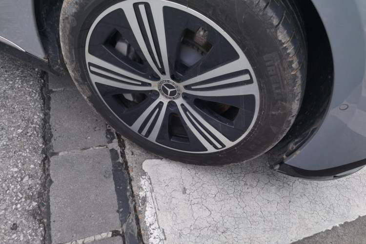 Used Mercedes-Benz EQE 2022 350 Luxury Edition Right Front Wheel Hub