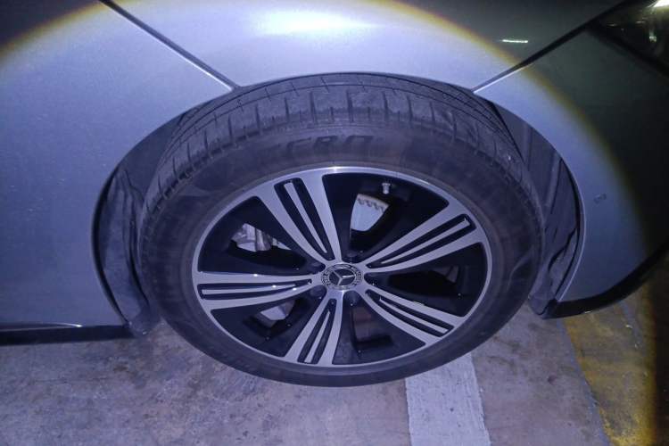 Used Mercedes-Benz EQE 2022 350 Luxury Edition Right Front Wheel Hub