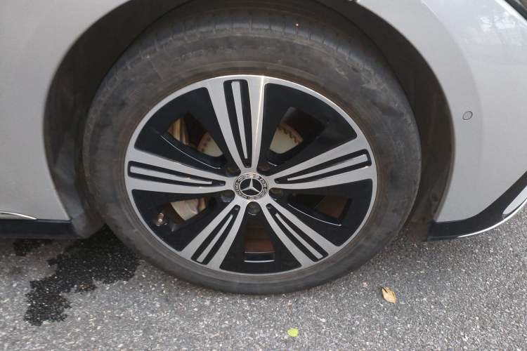 Used Mercedes-Benz EQE 2022 350 Luxury Edition Right Front Wheel Hub