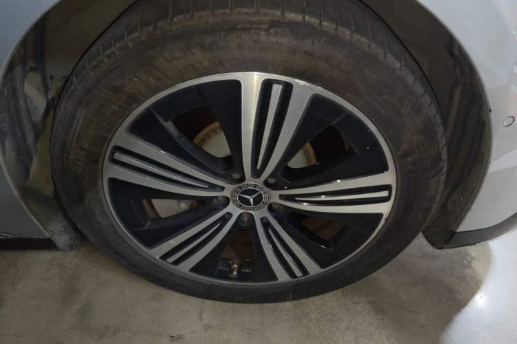 Used Mercedes-Benz EQE 2022 350 Luxury Edition Right Front Wheel Hub