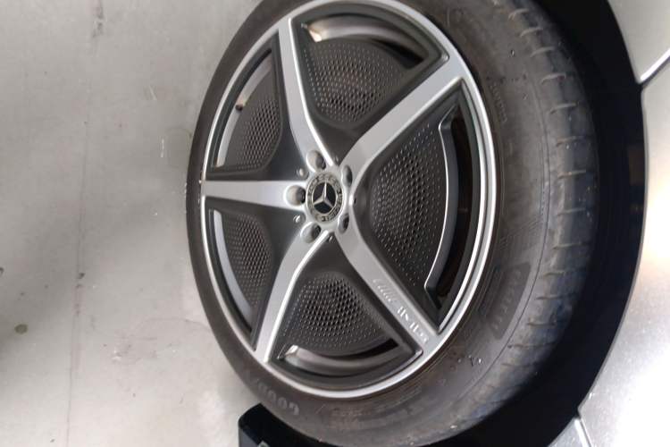 Used Mercedes-Benz EQE 2022 350 First Edition Special Version Right Front Wheel Hub