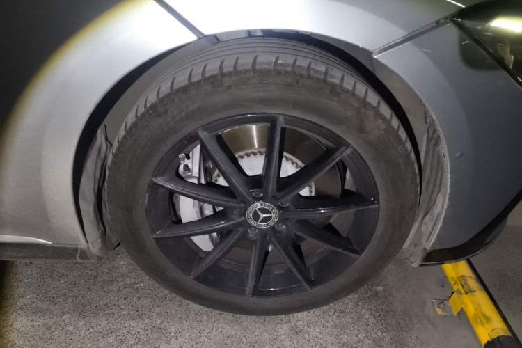 Used Mercedes-Benz EQE 2022 350 Luxury Edition Right Front Wheel Hub