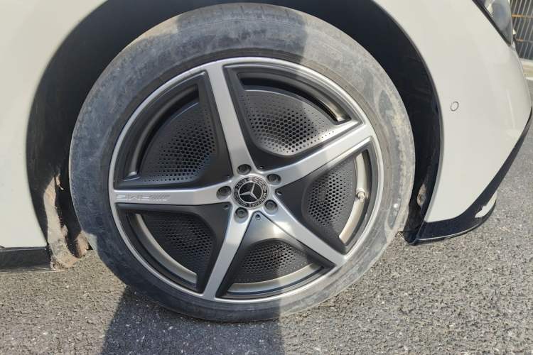 Used Mercedes-Benz EQE 2022 350 First Edition Special Version Right Front Wheel Hub