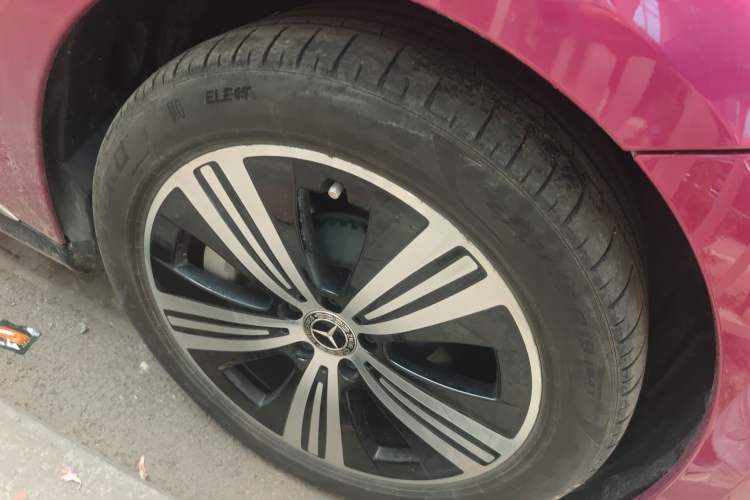 Used Mercedes-Benz EQE 2022 350 Luxury Edition Right Front Wheel Hub