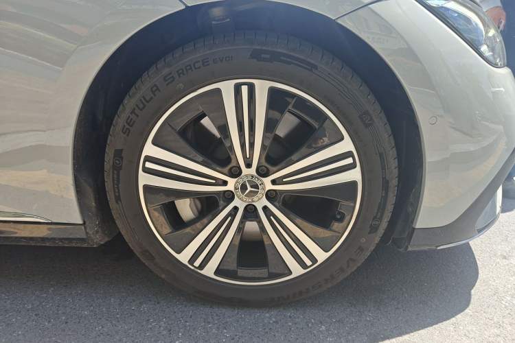 Used Mercedes-Benz EQE 2022 350 Luxury Edition Right Front Wheel Hub