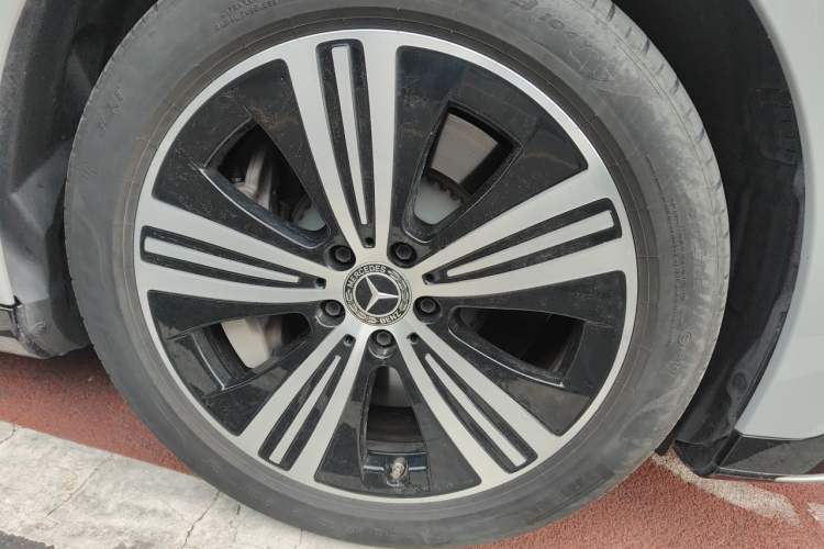 Used Mercedes-Benz EQE 2022 350 Luxury Edition Right Front Wheel Hub