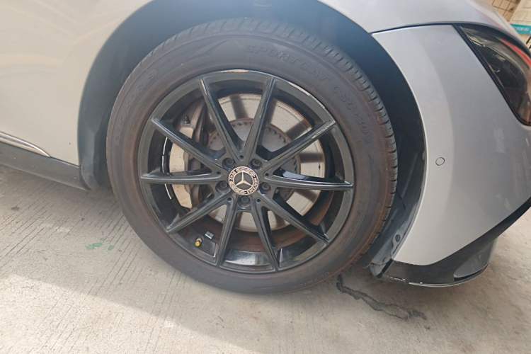 Used Mercedes-Benz EQE 2022 350 Pioneer Edition Right Front Wheel Hub