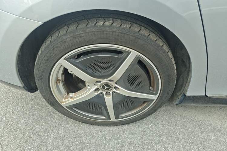 Used Mercedes-Benz EQE 2022 350 First Edition Special Version Right Rear Wheel Hub